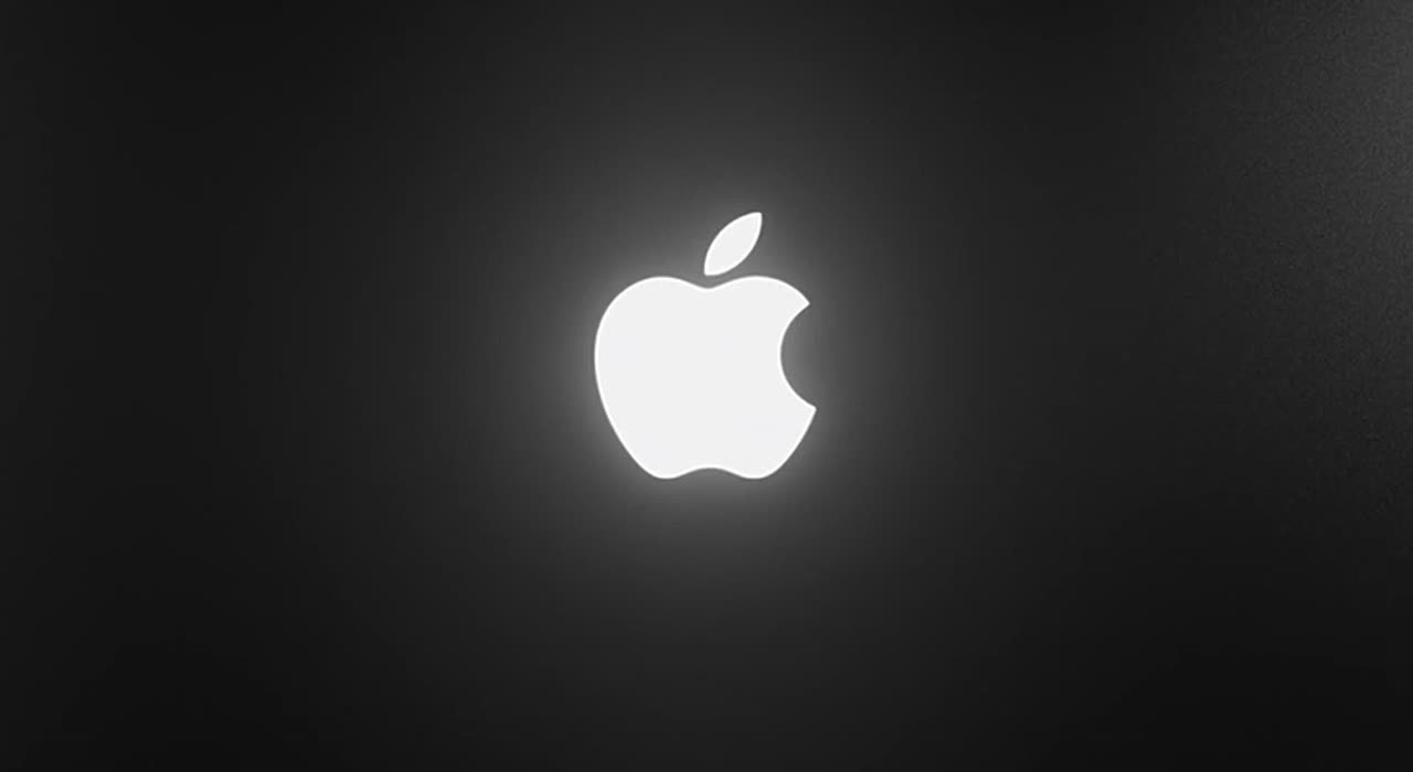 Apple представила первый MacBook Pro с сенсорным OLED-экраном