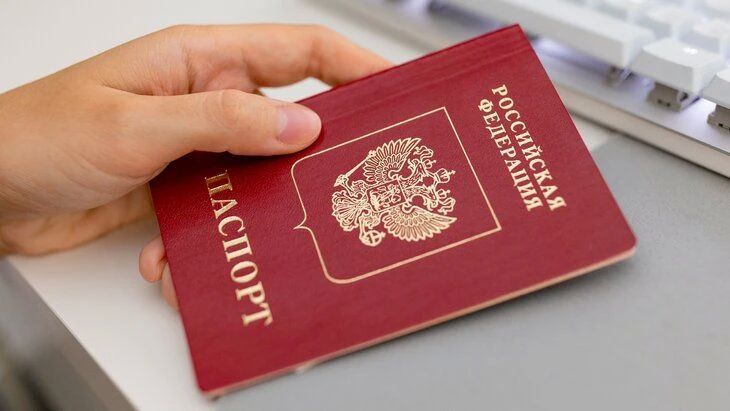 Россияне столкнулись с трудностями при записи в визовые центры Испании и Франции: число доступных слотов сократилось, сообщили в Ассоциации туроператоров России