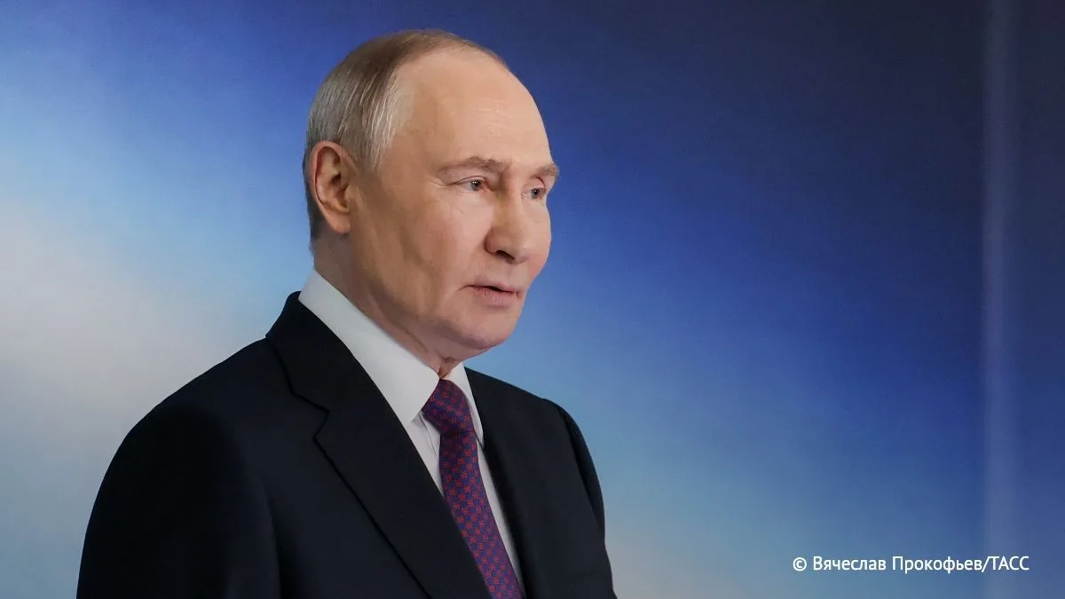 Российские маркетплейсы работают хорошо, даже небольшой производитель из деревушки в Африке может с их помощью продавать товары в Москве, сообщил Путин