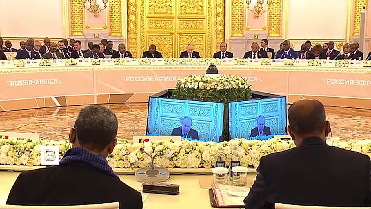Владимир Путин выступил на первом пленарном заседании саммита Россия - Африка