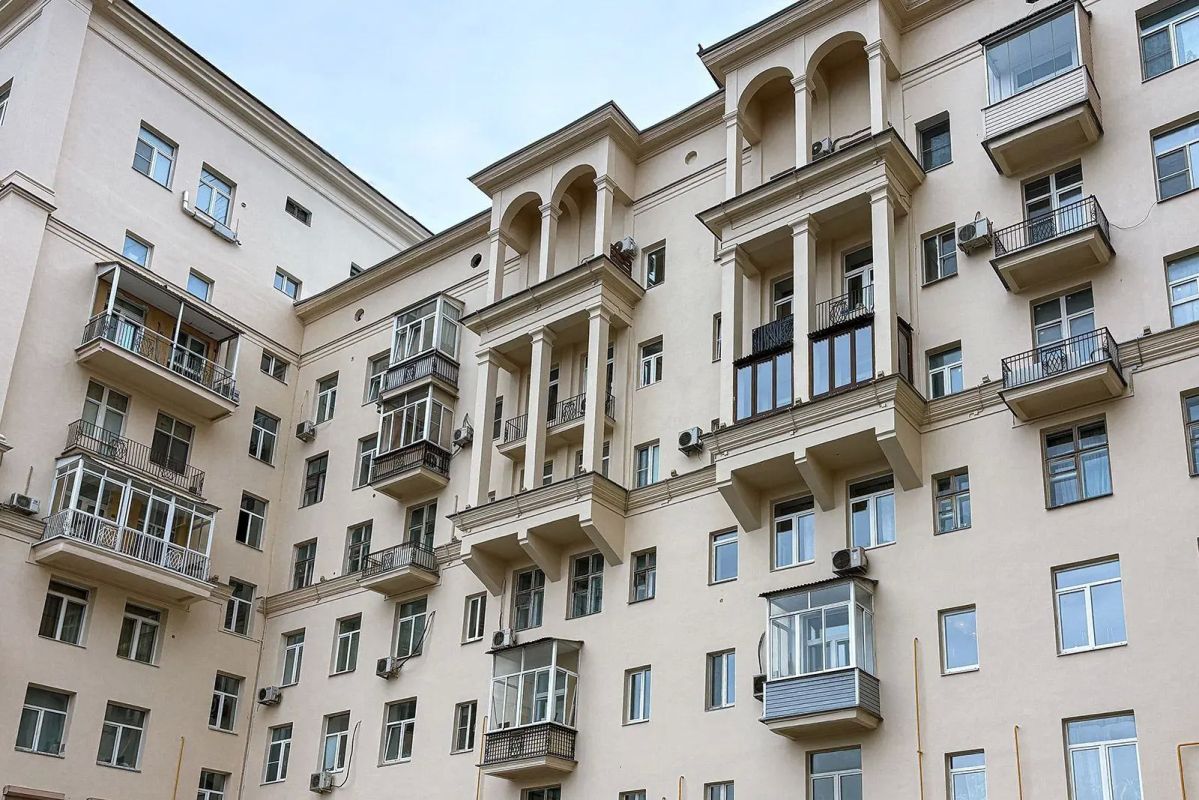 В этом году восстанавливаем архитектурный облик семи жилых домов с колоннами В этом году восстанавливаем архитектурный облик семи жилых домов с колоннами