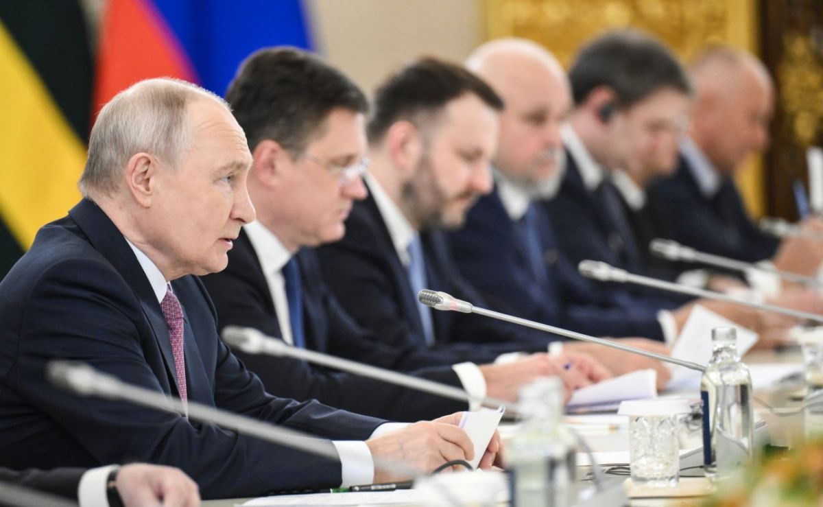 Президент России Владимир Путин «на полях» третьего саммита Россия – Африка провёл встречу с Председателем Совета министров Тоголезской Республики Фором Эссозимной Гнассингбе (30 октября 2026 года) Президент России Владимир Путин «на полях» третьего саммита Россия – Африка провёл встречу с Председателем Совета министров Тоголезской Республики Фором Эссозимной Гнассингбе (30 октября 2026 года)