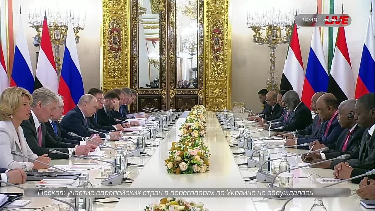 Владимир Путин встретился с председателем Верховного совета Судана Абдель Фаттахом аль-Бурханом