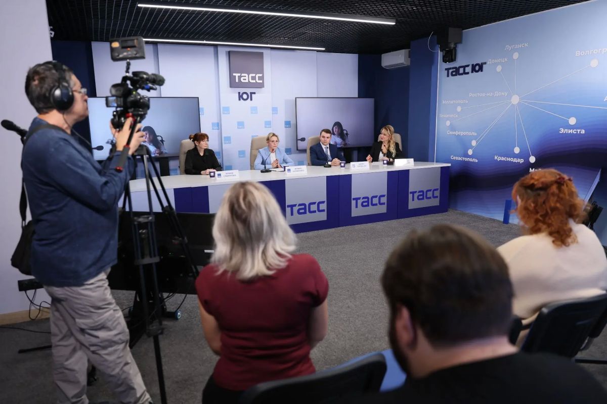 Фоторепортаж и главное с пресс-конференции, посвященной реализации в Ростовской области мероприятий всероссийской акции "Безграничные возможности" Фоторепортаж и главное с пресс-конференции, посвященной реализации в Ростовской области мероприятий всероссийской акции "Безграничные возможности"
