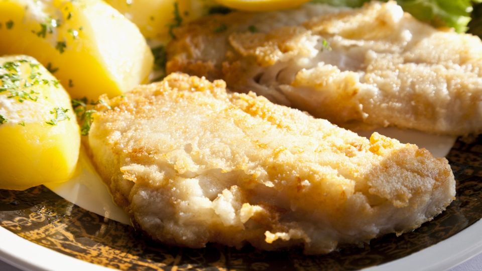 В таком кляре даже сухой минтай будет таять во рту: рецепт от шеф-повара