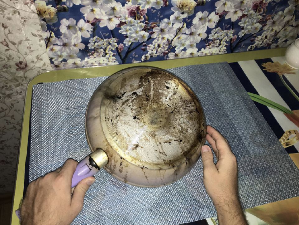 Неожиданный метод чистки сковород: как таблетки для посудомойки могут спасти вашу кухонную утварь