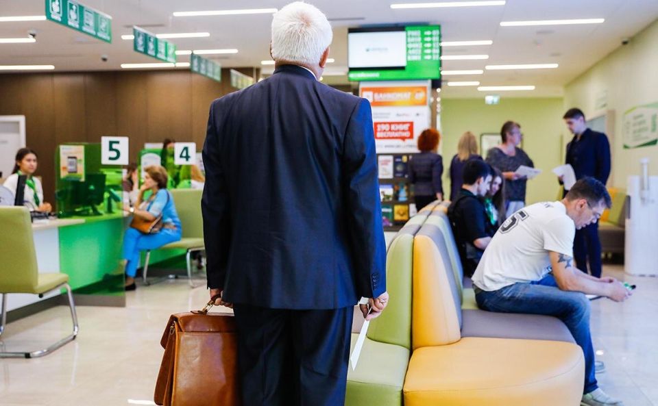 Банки требуют подтверждения источника доходов: что делать вкладчикам?