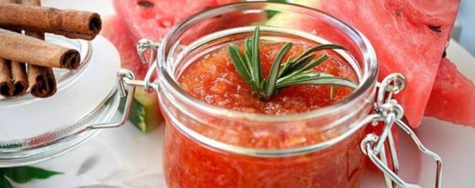 Элегантный конфитюр из арбуза: зимнее лакомство с нотками розмарина и лимона