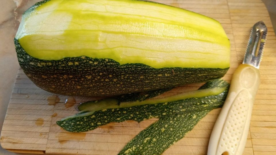 Кабачковые радости: хрустящие закуски с чесночным соусом на вашем столе