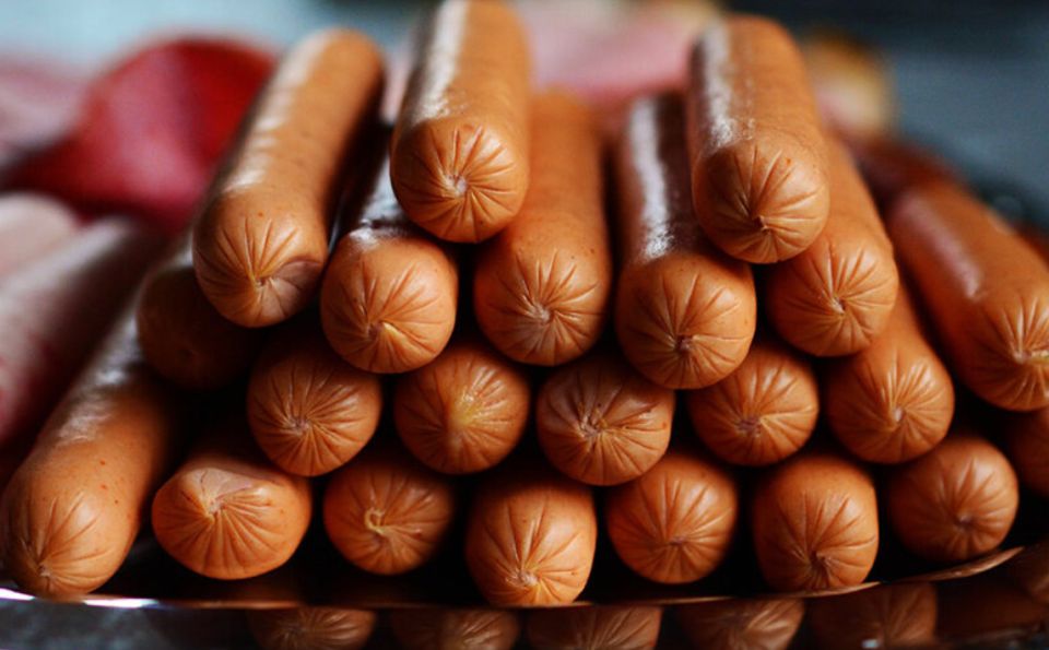 В поисках настоящих сосисок: рейтинг лучших мясных деликатесов 2025 года