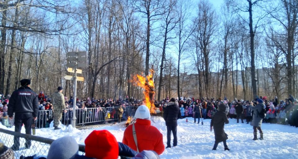 Когда стоит начать готовить блины на Масленицу в 2026 году?